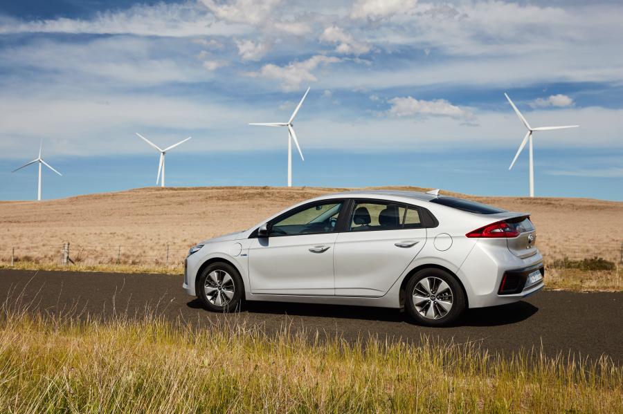  Hyundai IONIQ plug-in (AE) 2018 года  (AU) (фото 10 из 40)